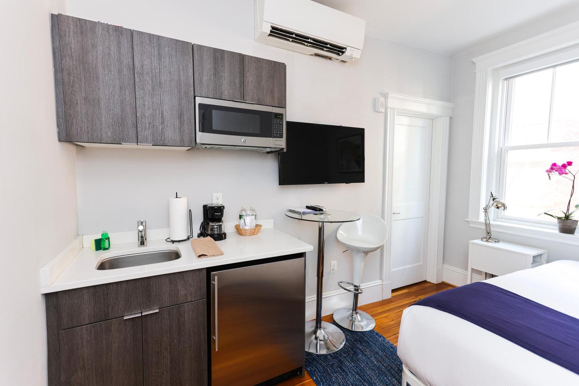 A Stylish Stay W/ A Queen Bed, Heated Floors.. #26 브루클라인 외부 사진